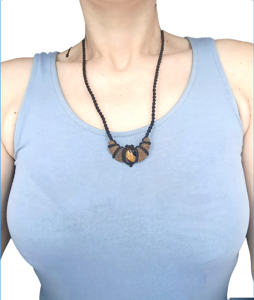 3. TYGŘÍ OKO - 480,-